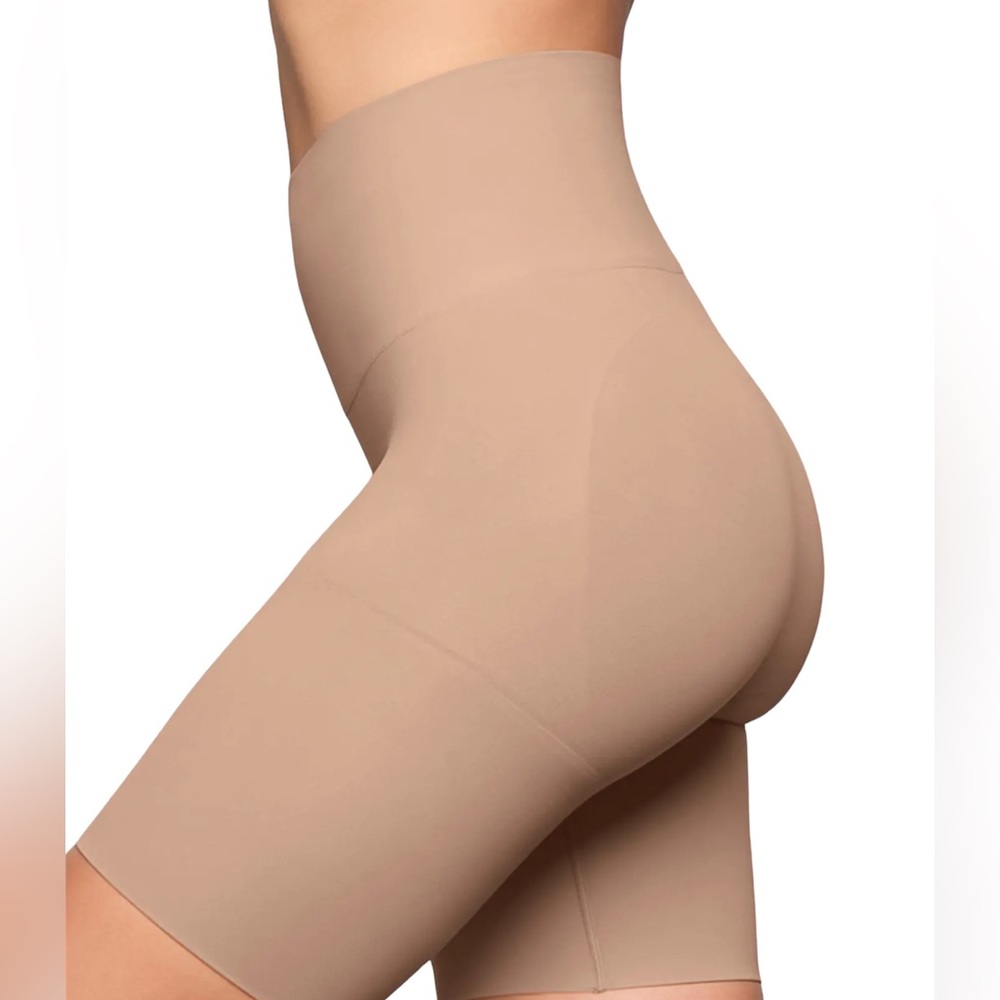 SKIMS Butt Enhancing Shaper Shorts, NWT, color Clay, size XS